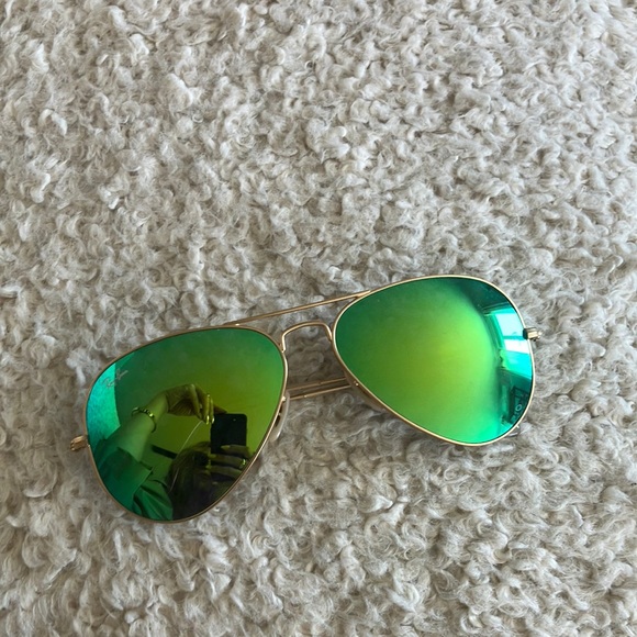 Ray BanGold Aviator Sunglasses with Green Lenses - Picture 4 of 16